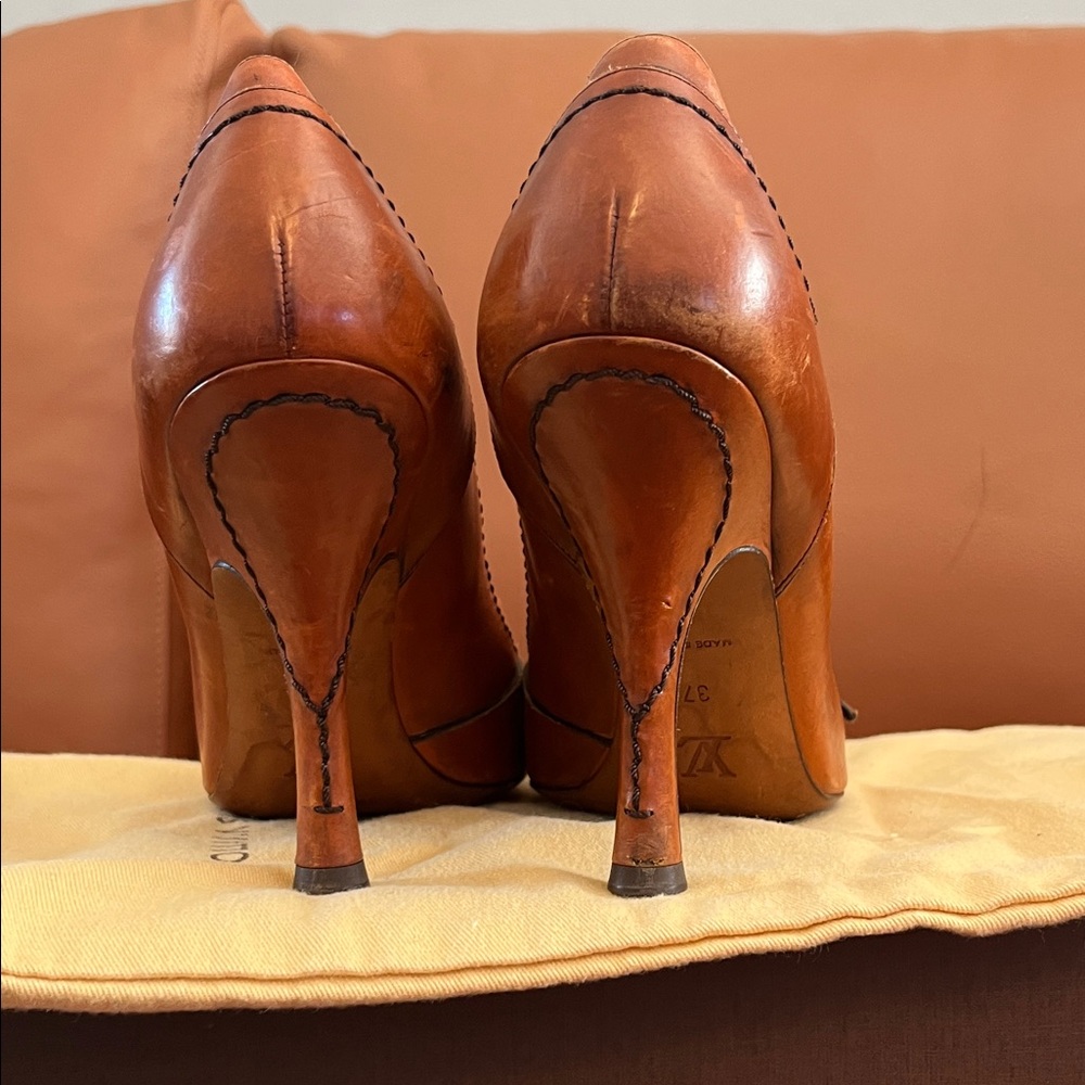 Vintage Louis Vuitton Cognac Leather Pump - Picture 3 of 4